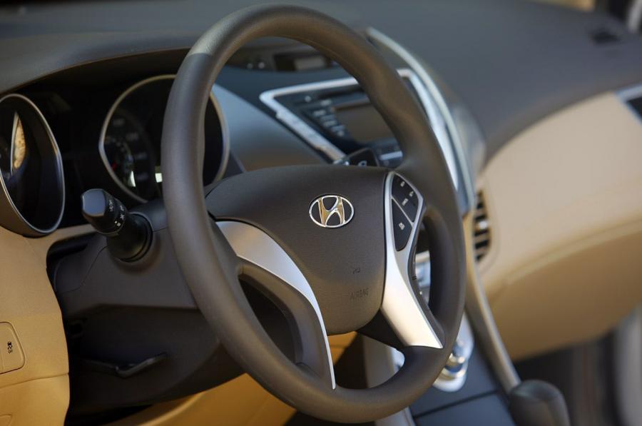  Hyundai Elantra 2011 года  (фото 44 из 144)